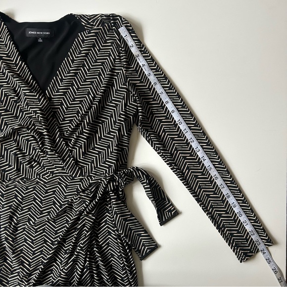 Black and White Faux Wrap Dress - Picture 8 of 10